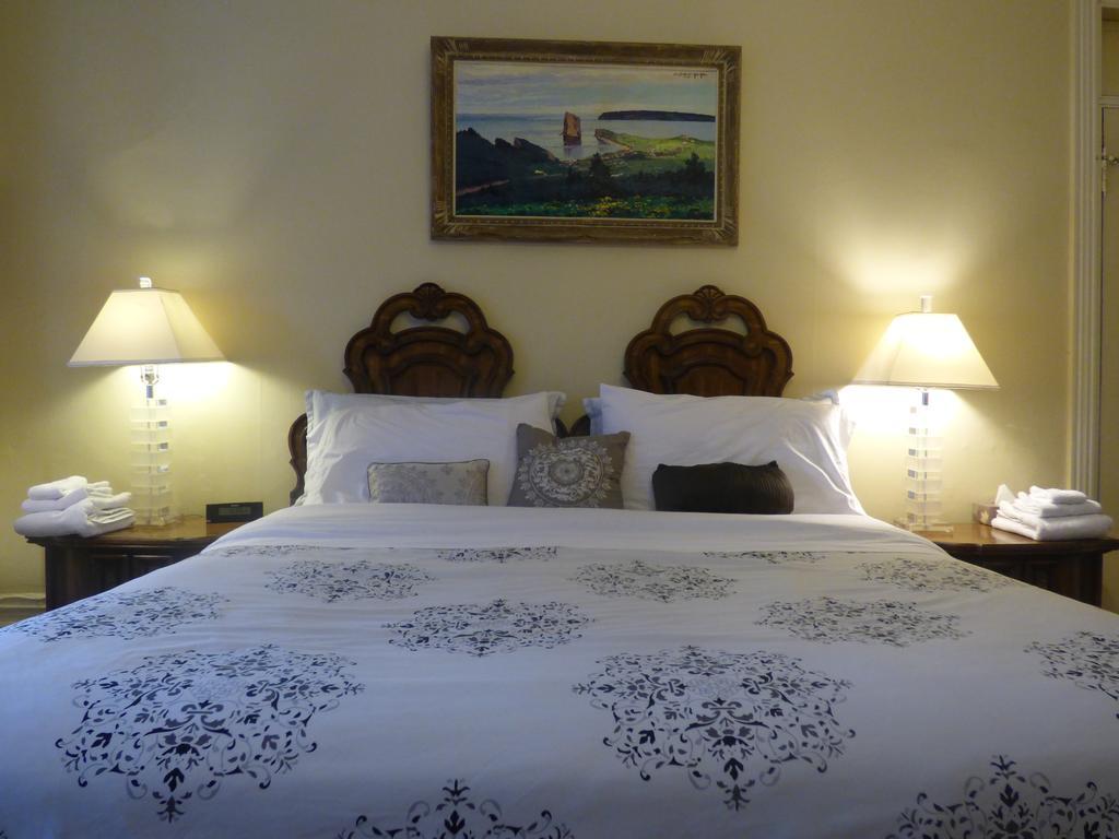 Standard Double Room with Shared Bathroom,1499068510:JPEG
