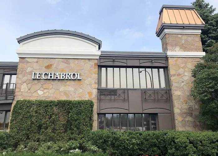 Resort: Le Chabrol Hotel&Suites